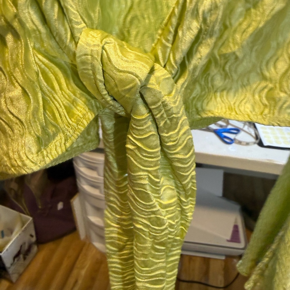 Bear Dance Lime Green Tie-Front Crop Blouse - Picture 5 of 5